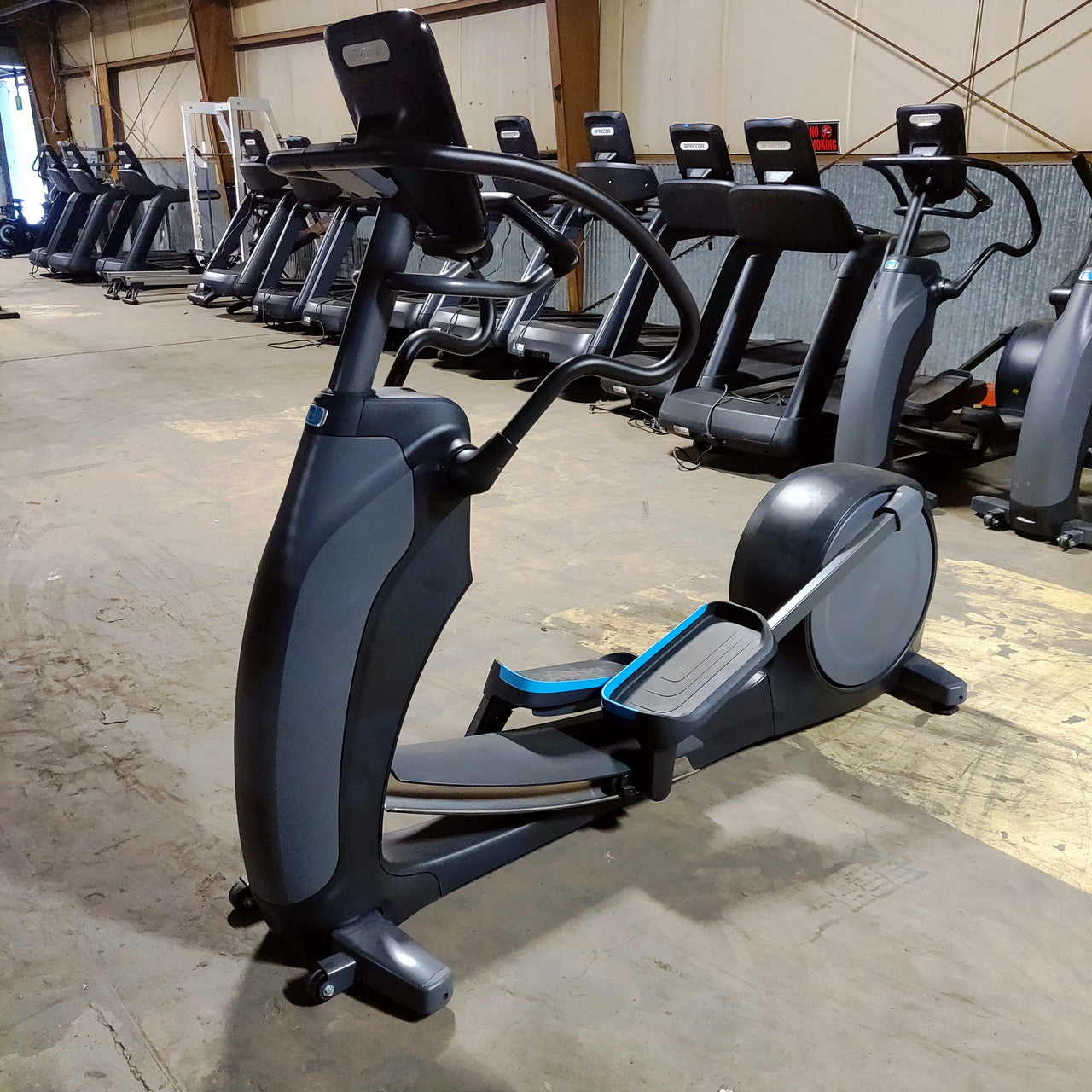 Precor EFX 833 Lower Body Elliptical w/Converging Crossramp + P31 Console