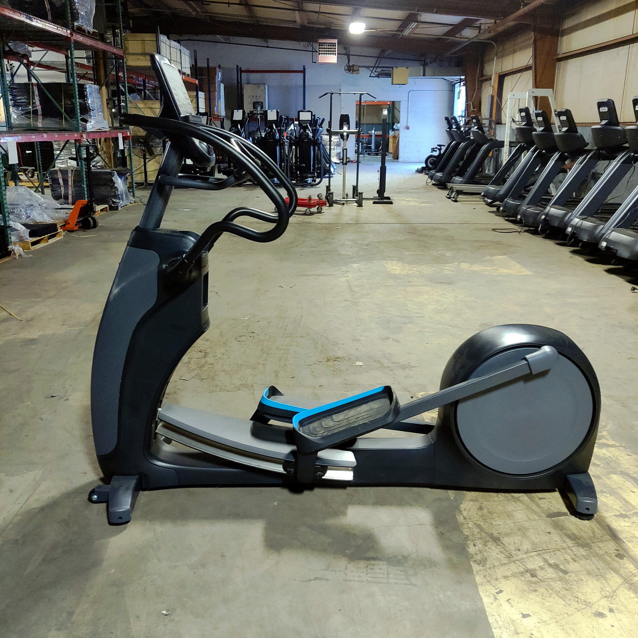 Precor EFX 833 Lower Body Elliptical w/Converging Crossramp + P31 Console