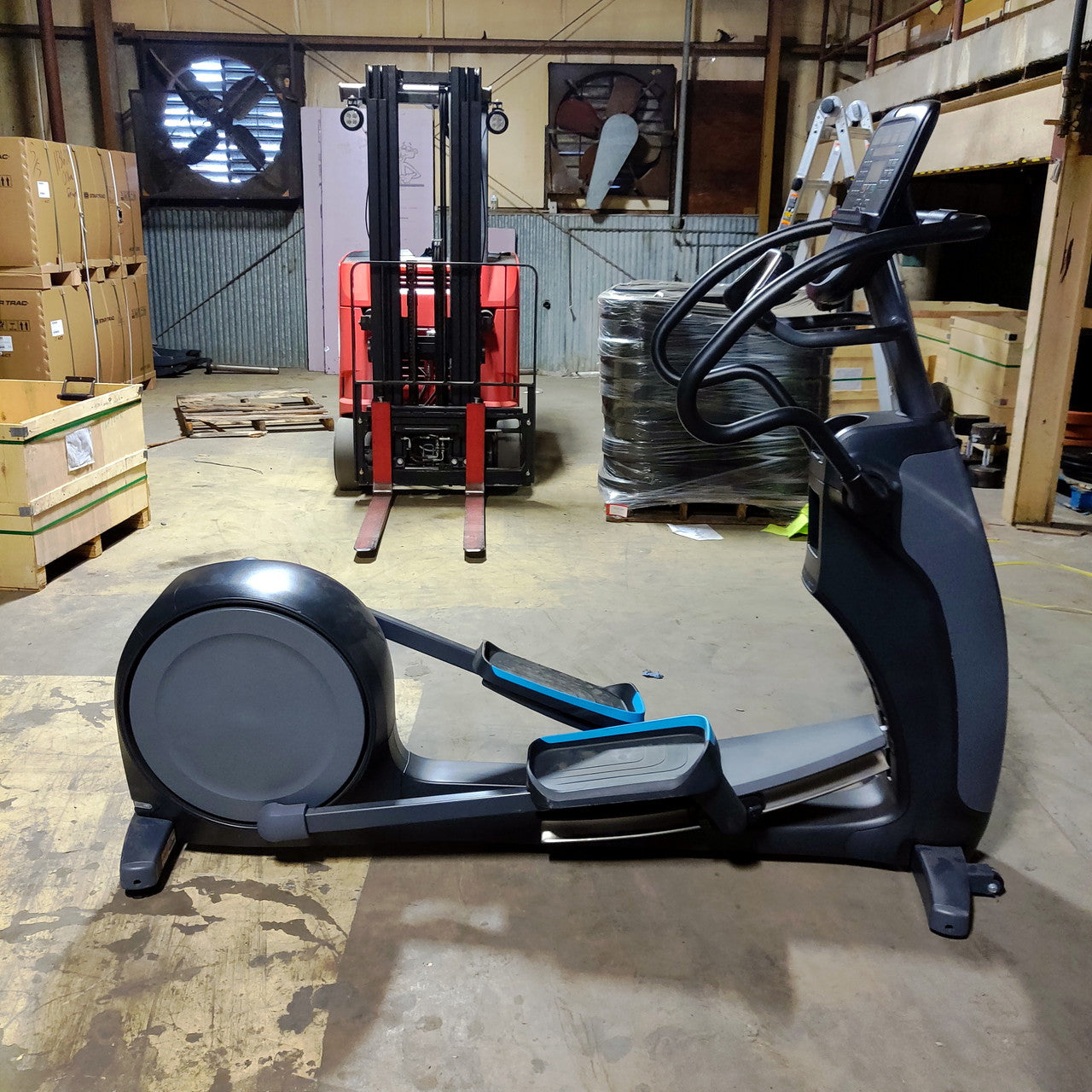 Precor EFX 833 Lower Body Elliptical w/Converging Crossramp + P31 Console