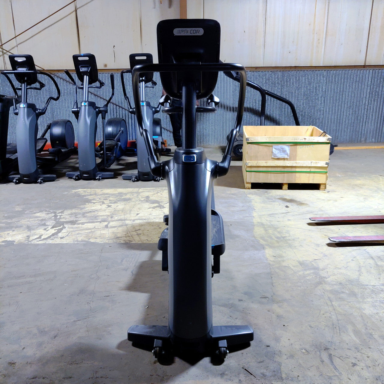 Precor EFX 833 Lower Body Elliptical w/Converging Crossramp + P31 Console