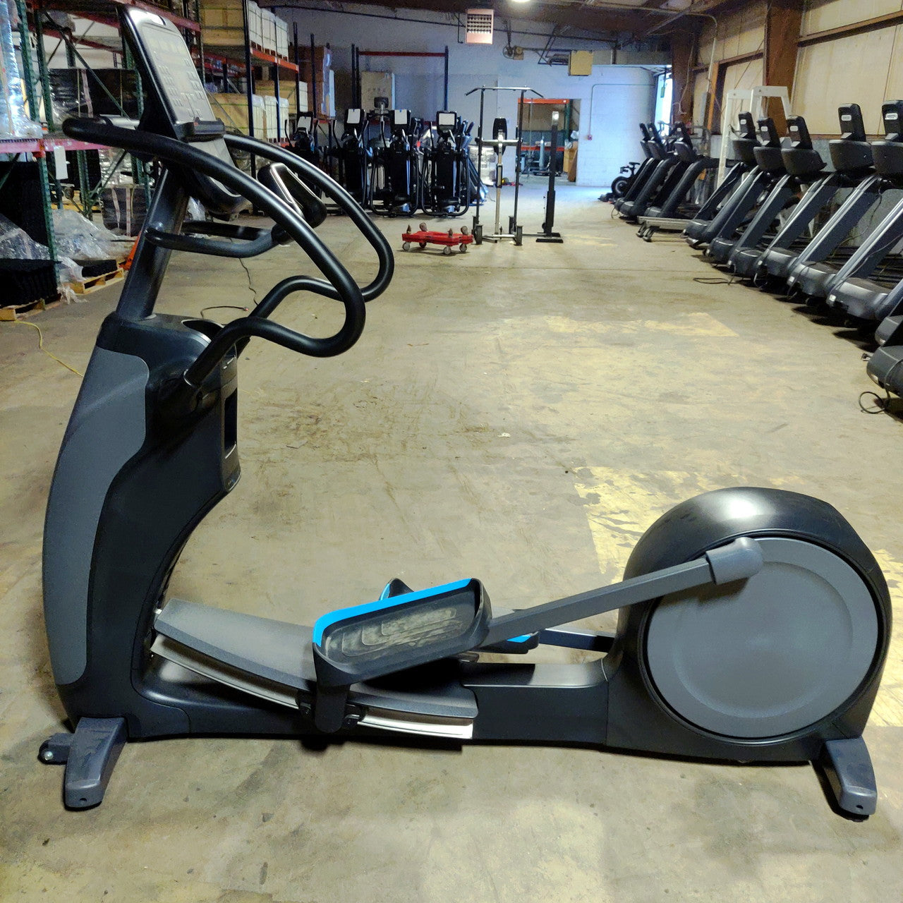 Precor EFX 833 Lower Body Elliptical w/Converging Crossramp + P31 Console