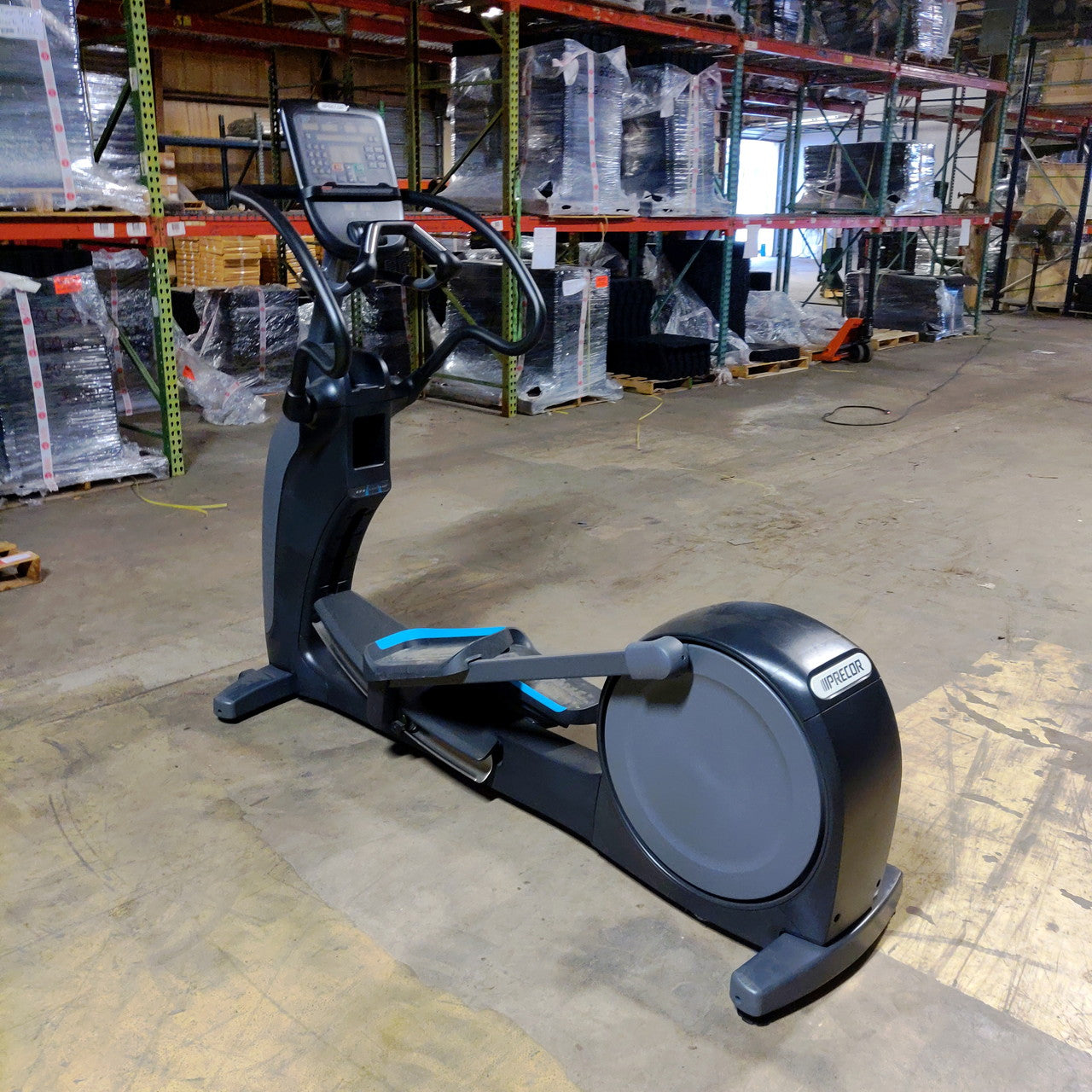 Precor EFX 833 Lower Body Elliptical w/Converging Crossramp + P31 Console