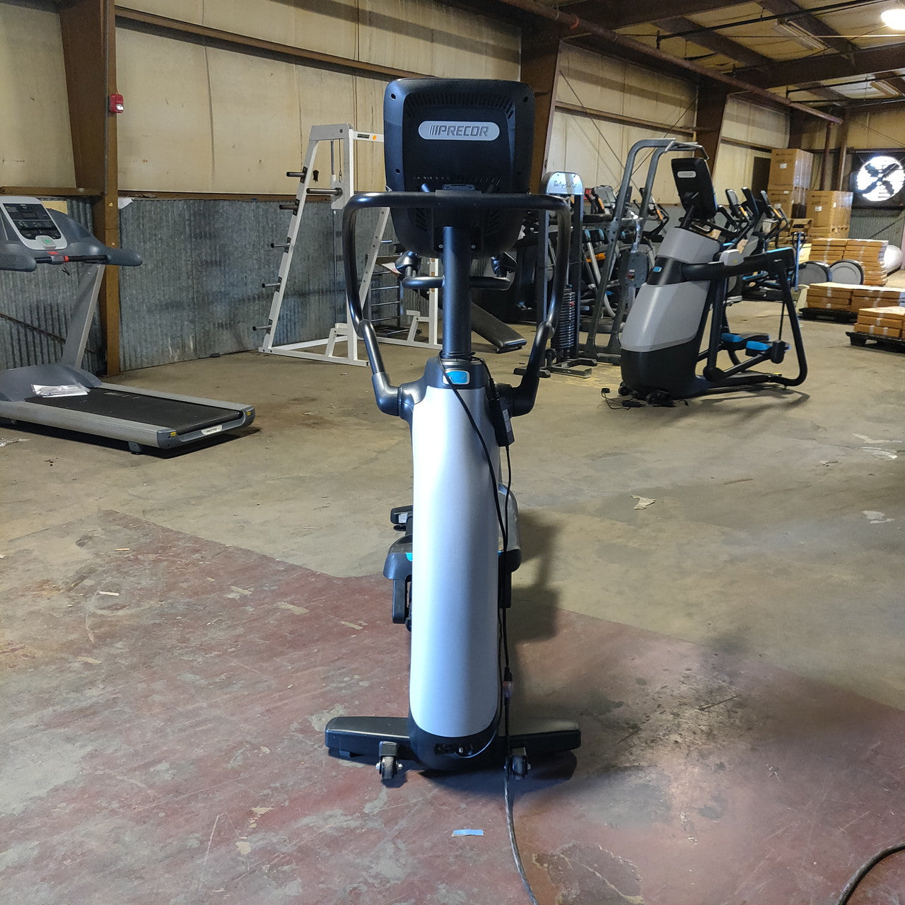 Precor EFX 883 Lower Body Elliptical w/Converging Crossramp + p82 Console