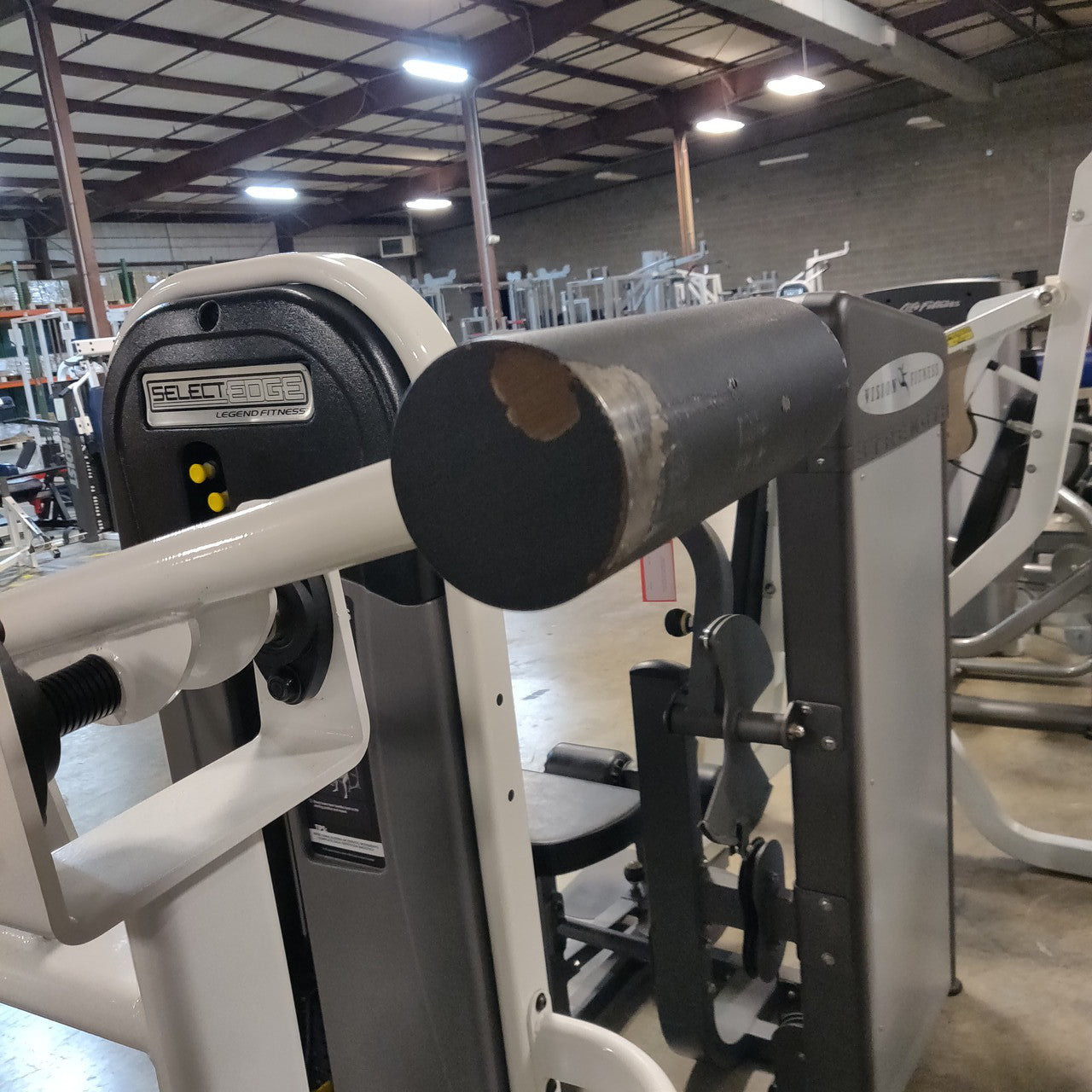 Legend Fitness SelectEDGE Shoulder Press