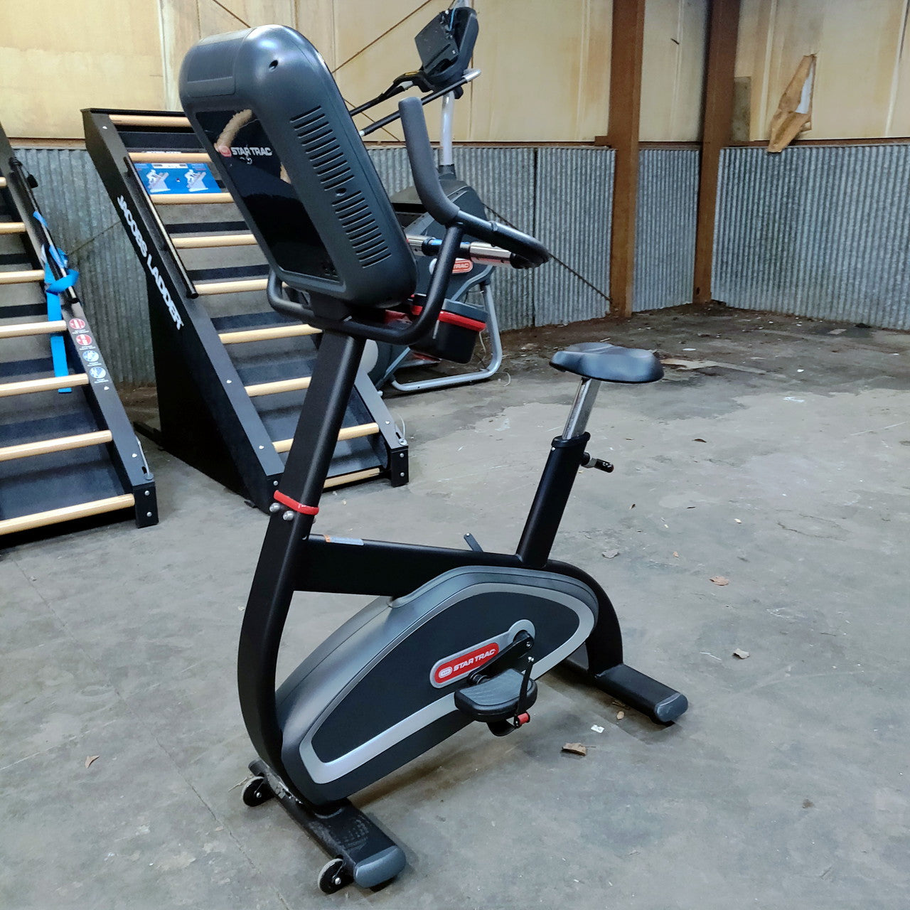 Star Trac 8UB Upright Bike with LCD Console
