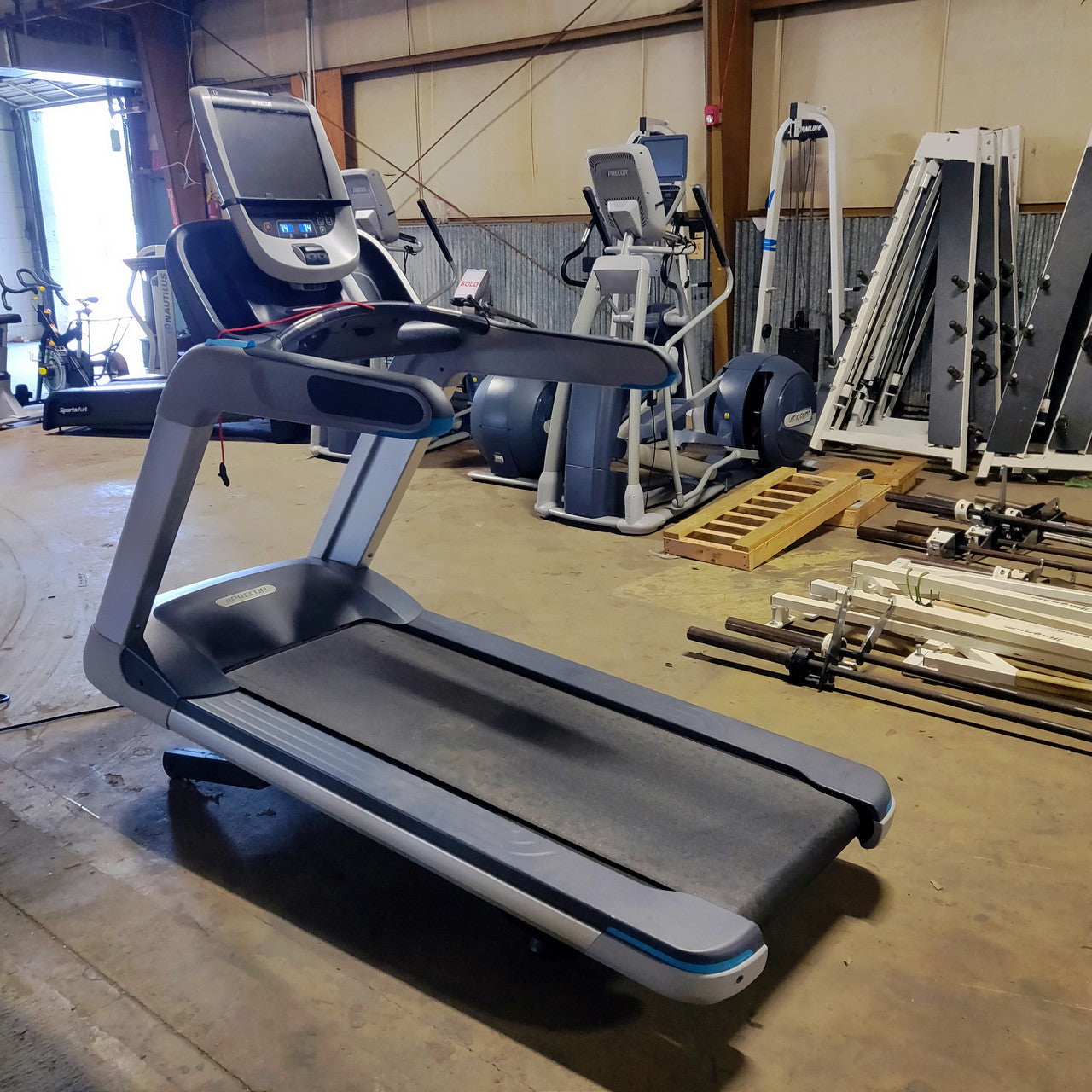 Precor TRM 885 Treadmill w/P80 Console