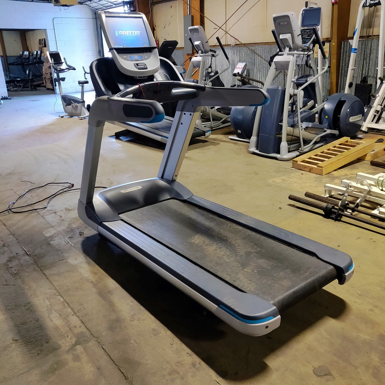 Precor TRM 885 Treadmill w/P80 Console