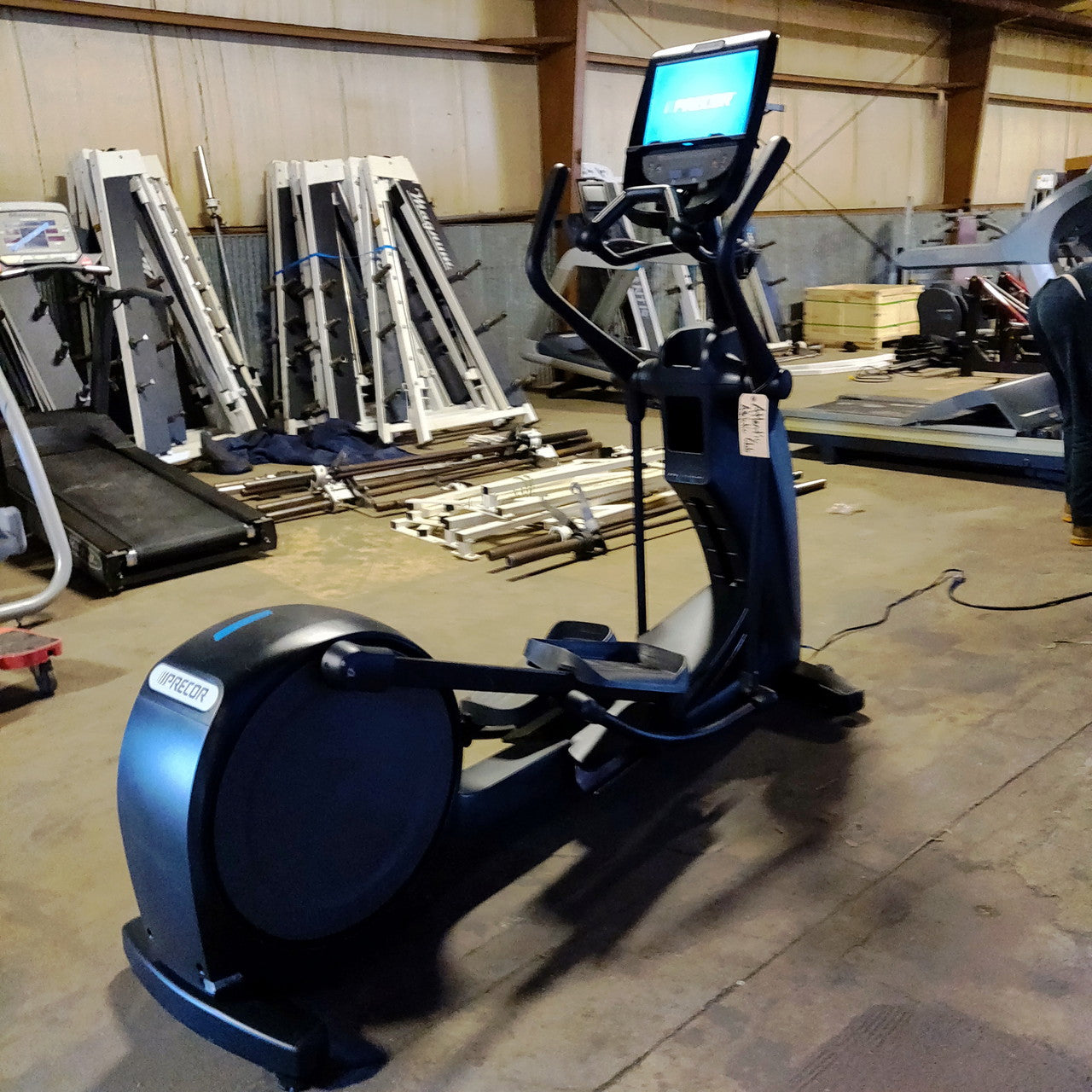 Precor EFX 885 Elliptical w/Converging Crossramp + p82 Console