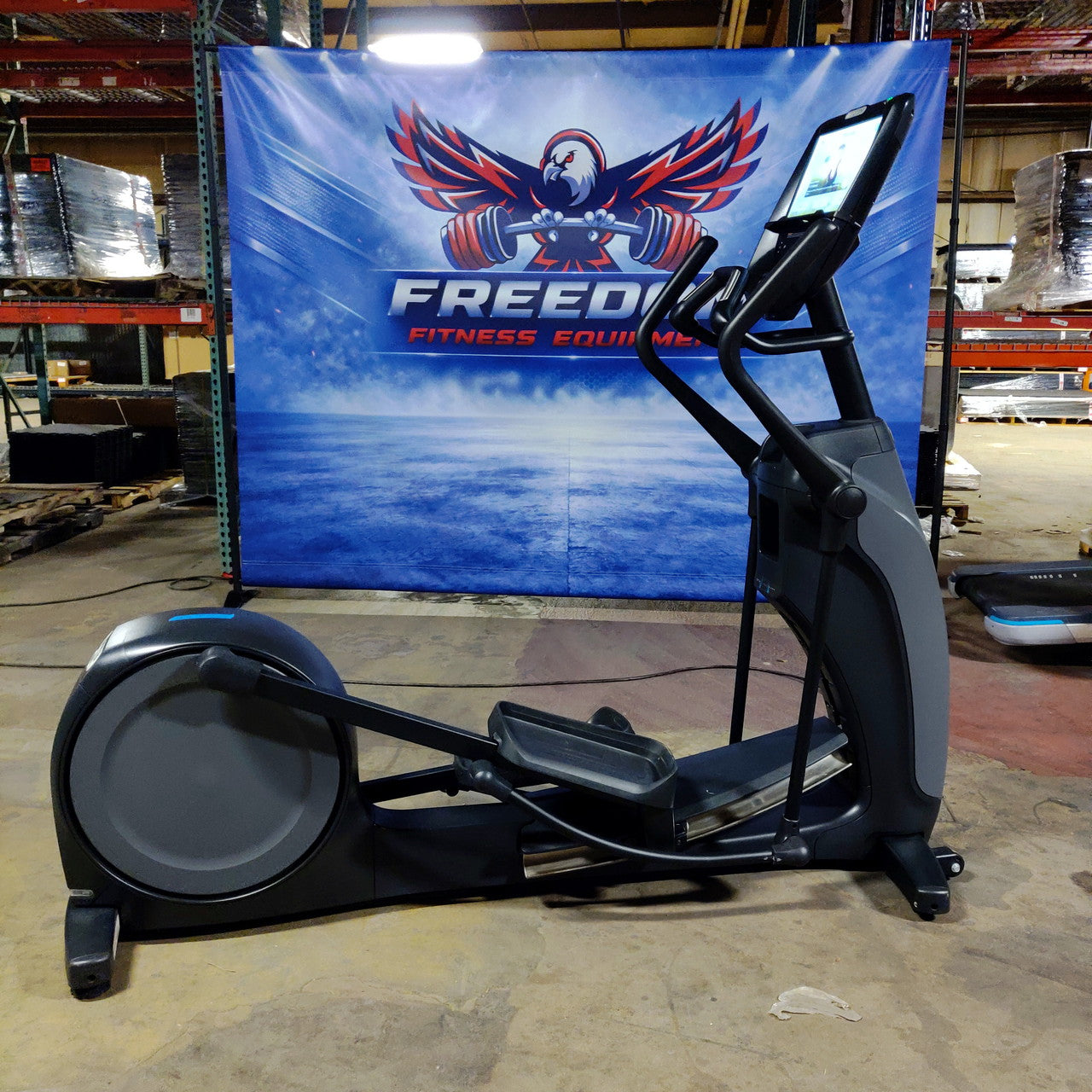 Precor EFX 885 Elliptical w/Converging Crossramp + p82 Console