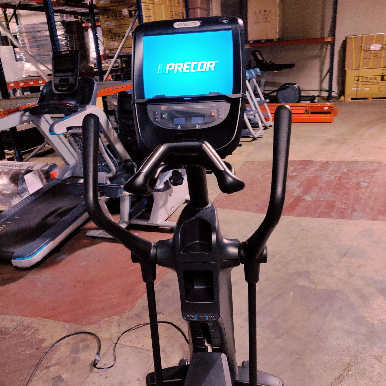 Precor EFX 885 Elliptical w/Converging Crossramp + p82 Console