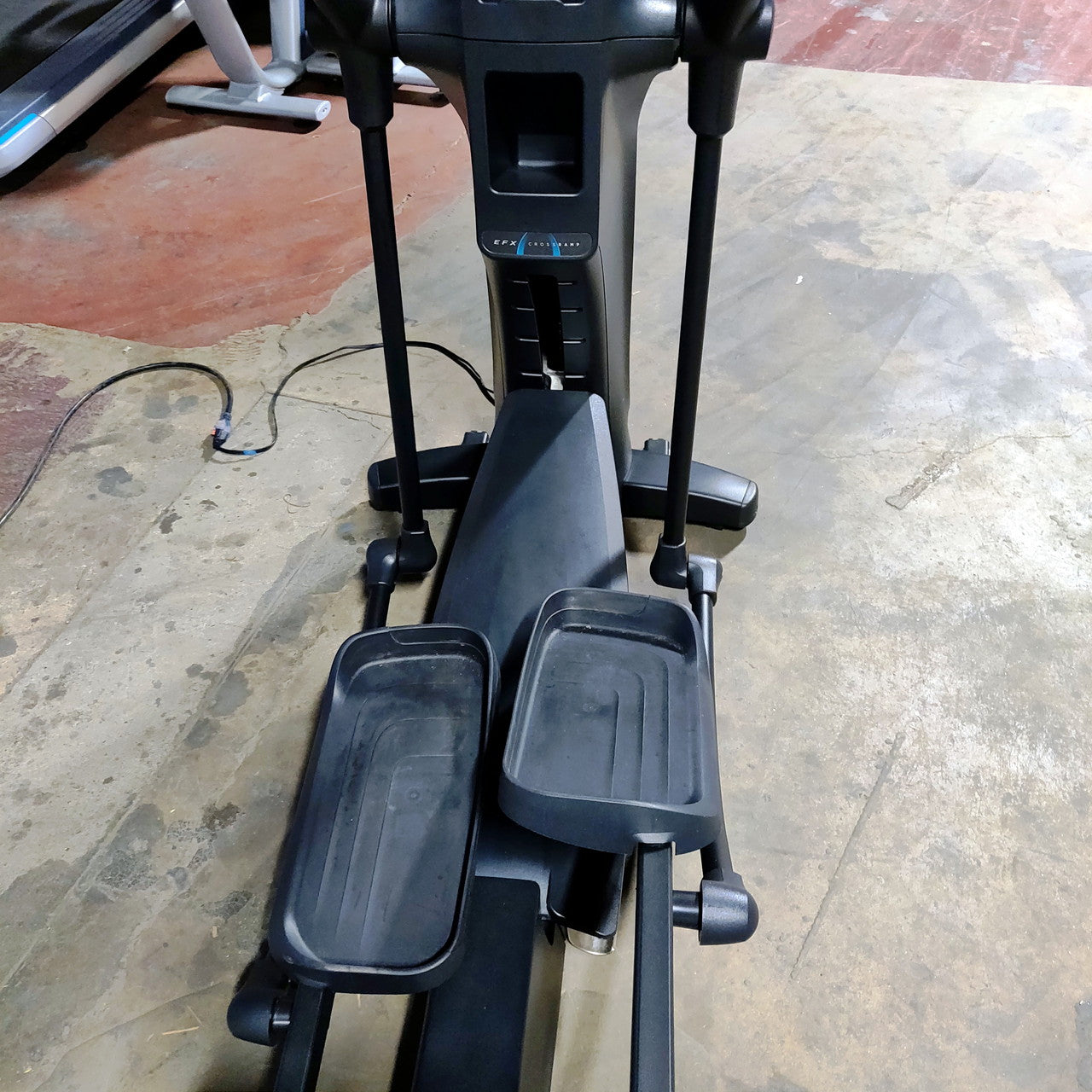 Precor EFX 885 Elliptical w/Converging Crossramp + p82 Console