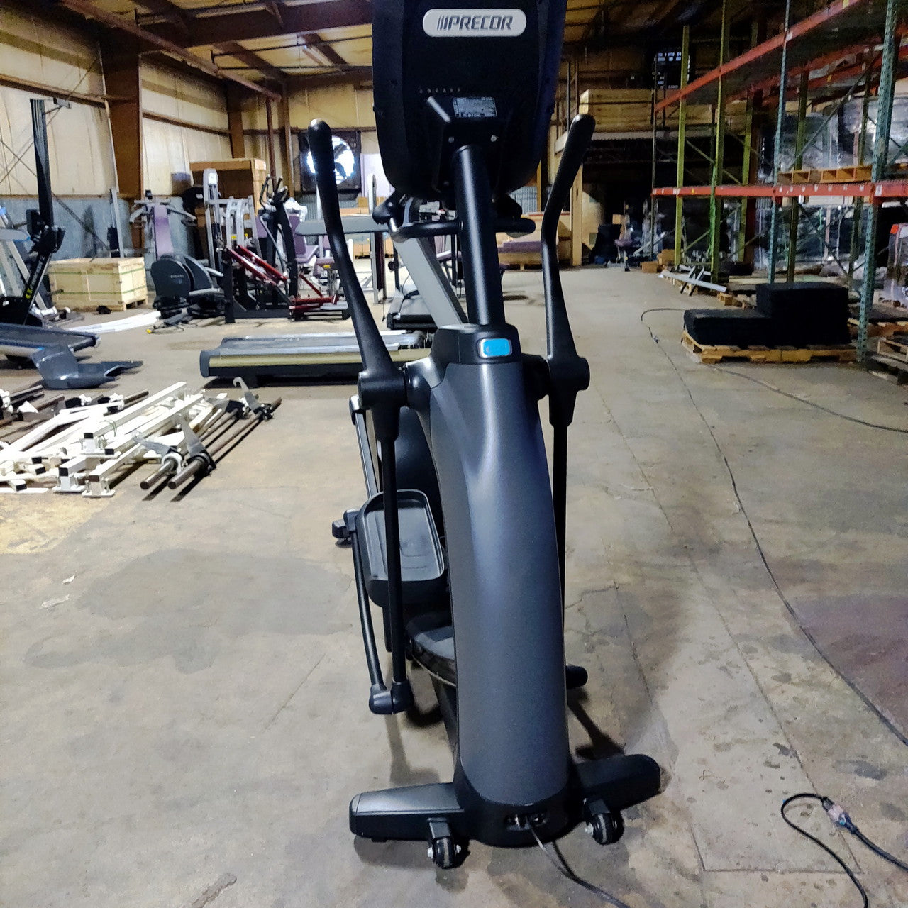 Precor EFX 885 Elliptical w/Converging Crossramp + p82 Console