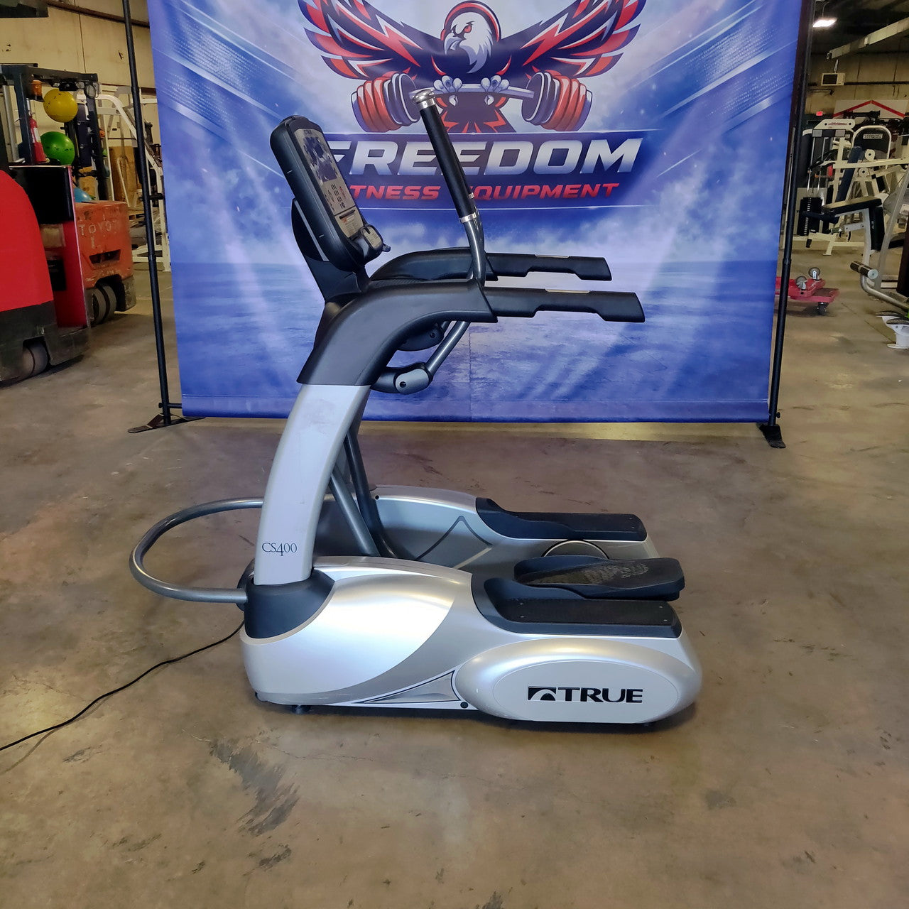 True Fitness CS400 Elliptical w/ Escalate 9 Console