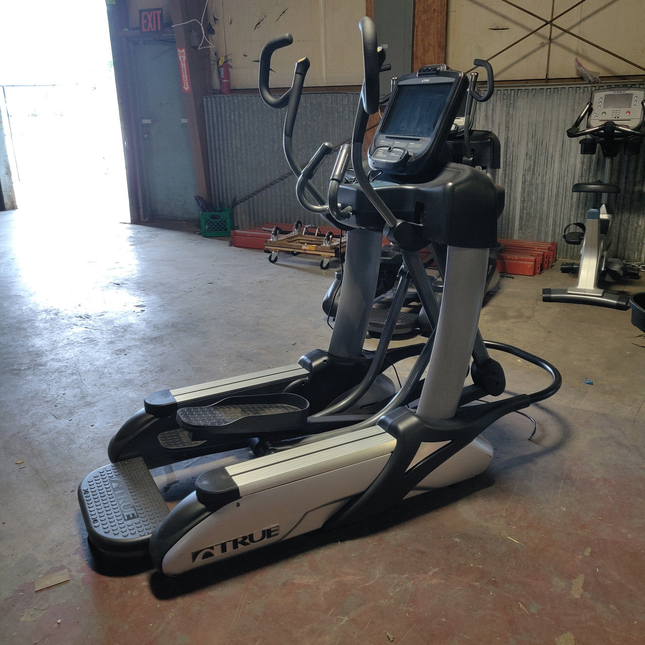 True Fitness XS1000 Spectrum Elliptical w/ Touchscreen Console