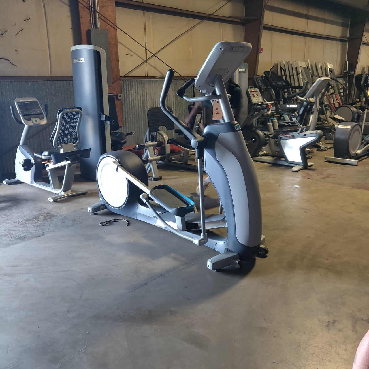 Precor EFX 835 Elliptical w/Converging Crossramp + p30 Console