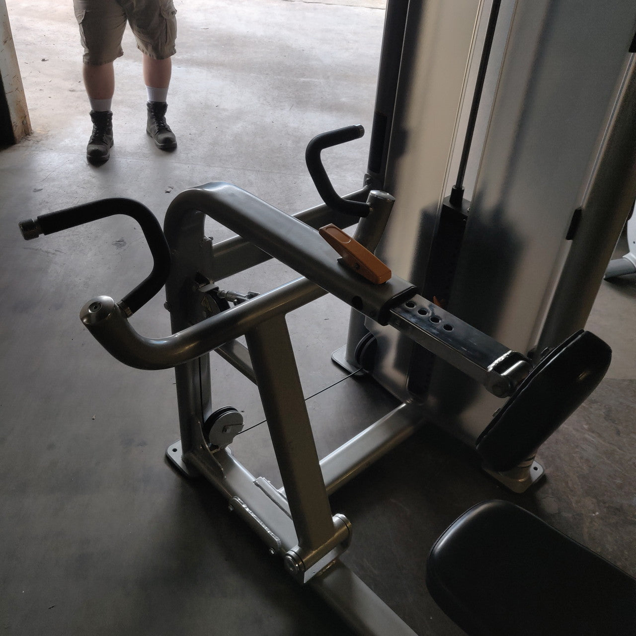 Precor Experience™ S-Line Seated Row – Commercial Selectorized Back Machine