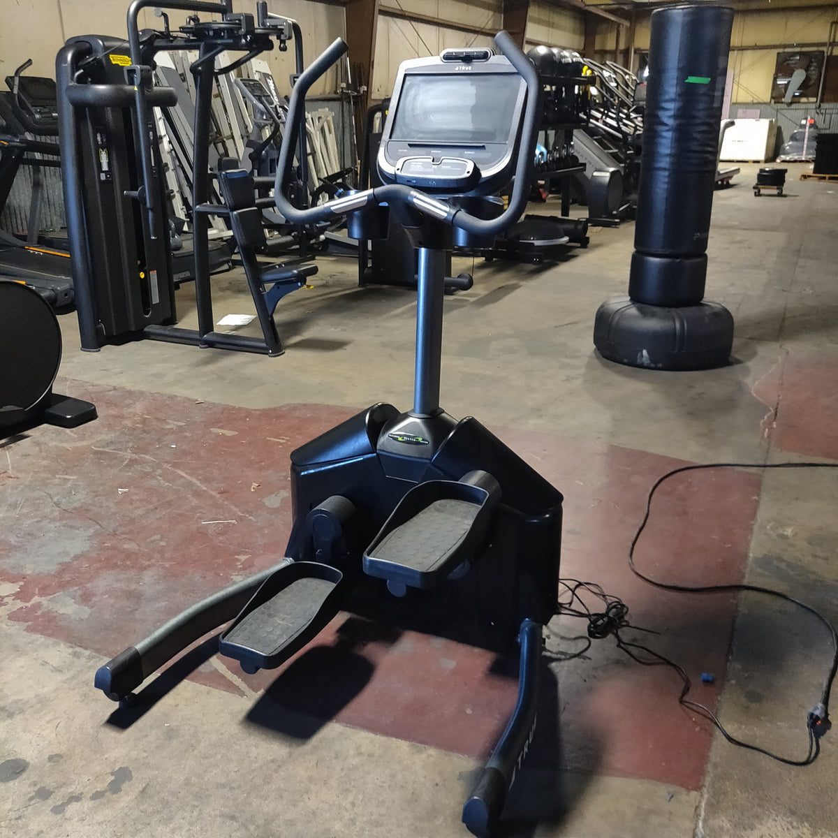 True Fitness Traverse Lateral Trainer w/16" Envision Console