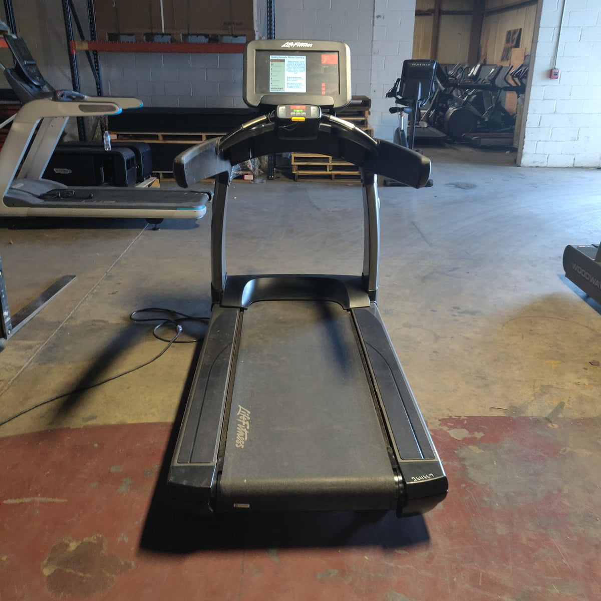 Life Fitness Discover SE3 95T Treadmill