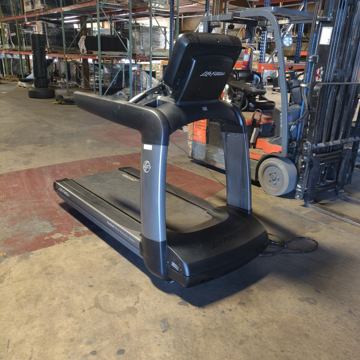 Life Fitness Discover SE3 95T Treadmill