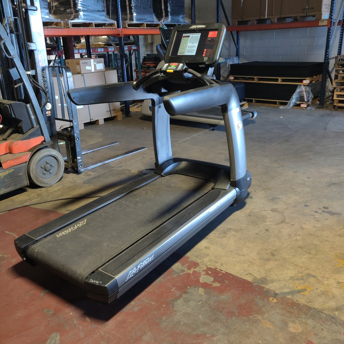Life Fitness Discover SE3 95T Treadmill