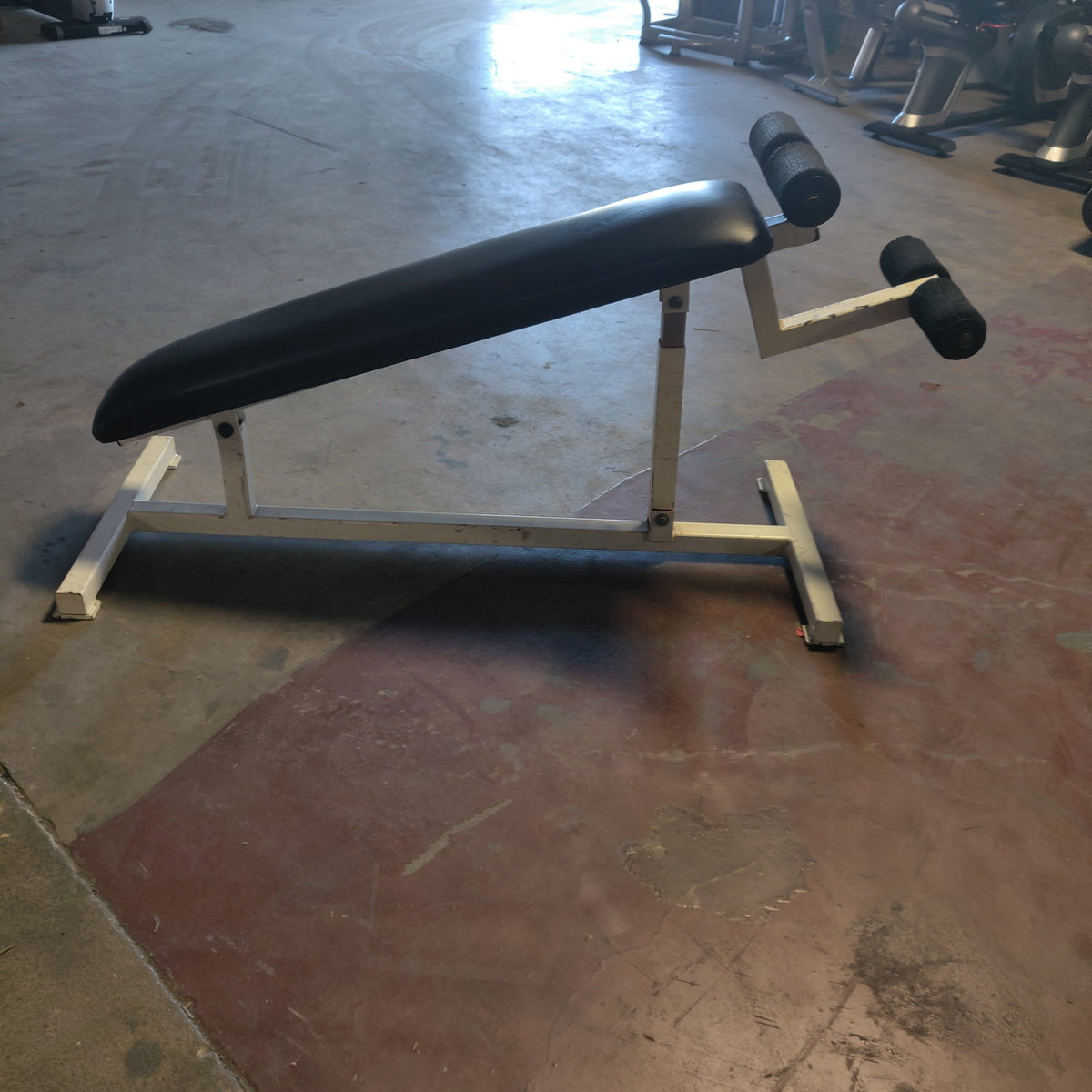 NEED DIMS Commercial Decline Bench – Heavy-Duty Strength Bench for Decline Pressing & Core Training