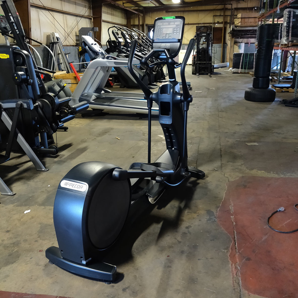 Precor EFX 835 Elliptical w/Converging Crossramp + p31 Console