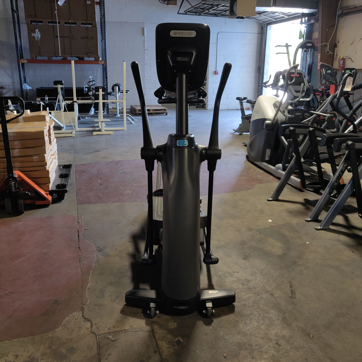 Precor EFX 835 Elliptical w/Converging Crossramp + p31 Console