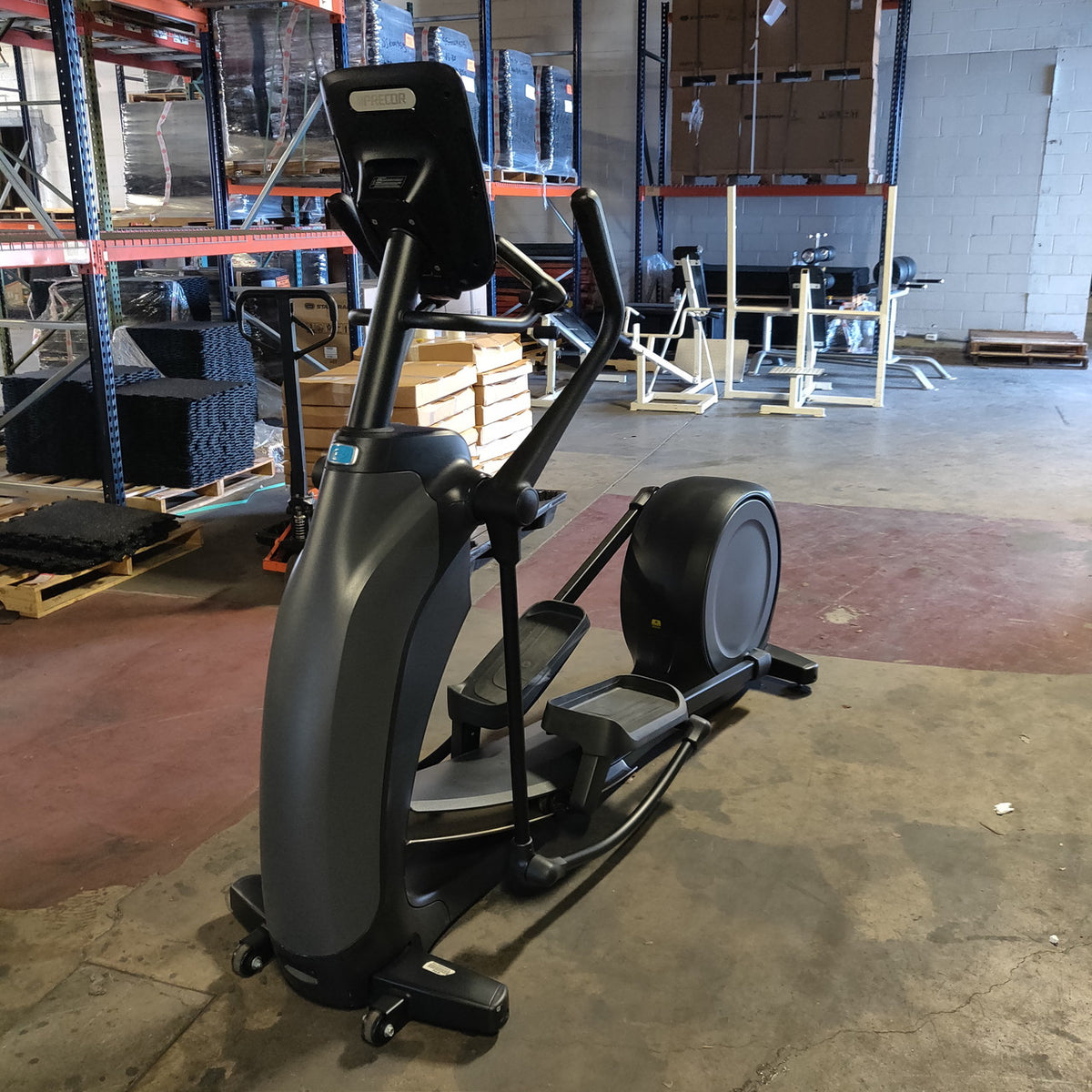 Precor EFX 835 Elliptical w/Converging Crossramp + p31 Console