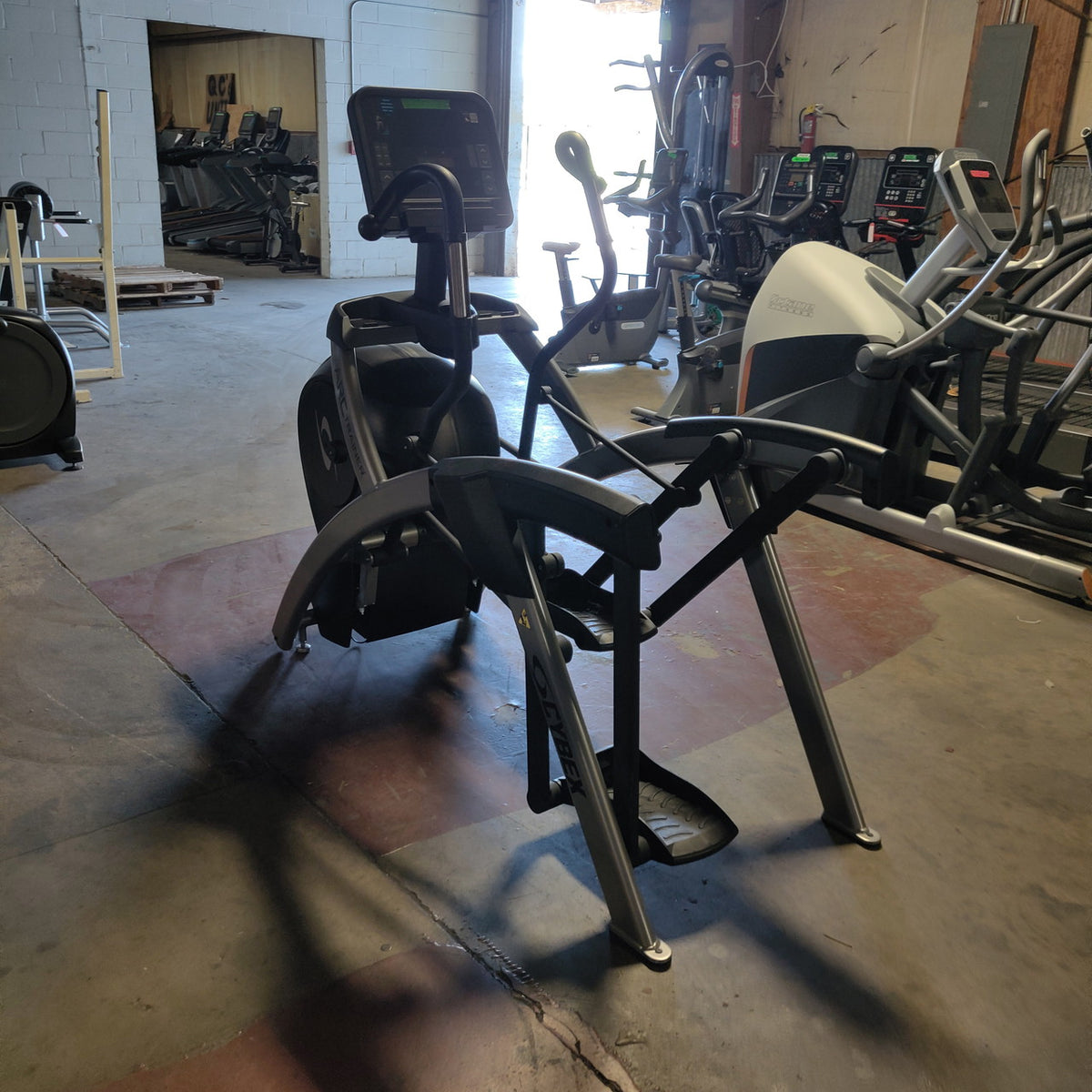 Cybex R Series Lower Body Arc Trainer w/50L Console
