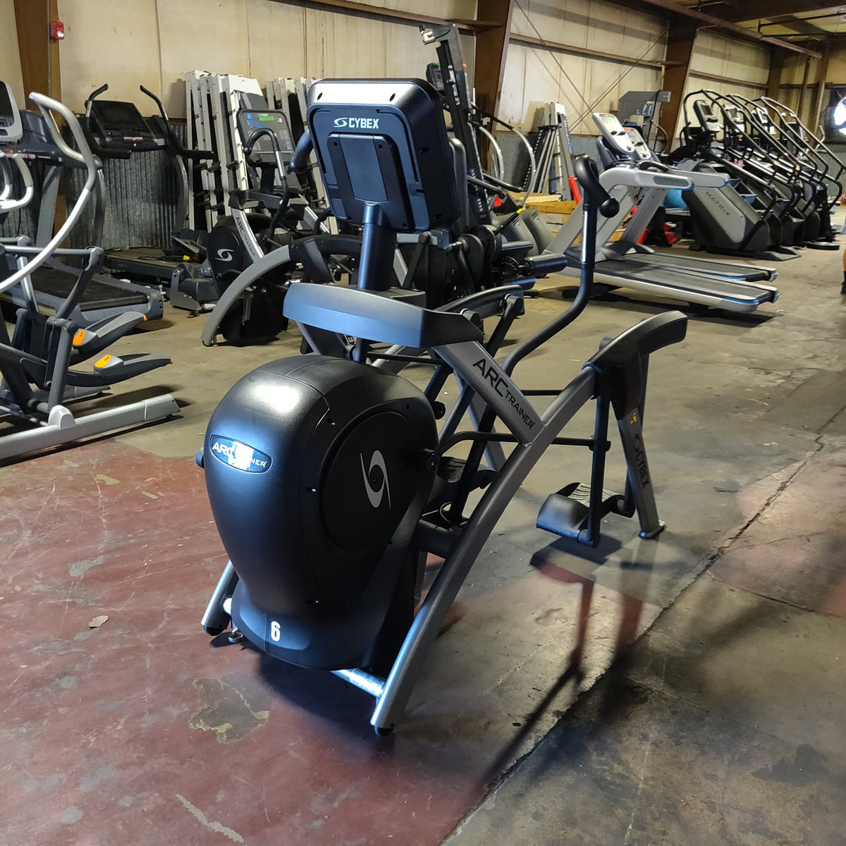 Cybex R Series Lower Body Arc Trainer w/50L Console