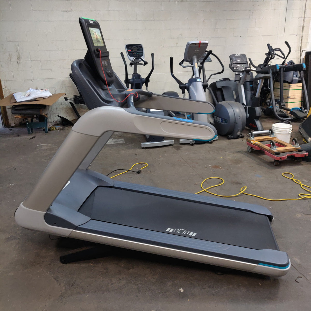 Precor TRM 865 Treadmill w/ P62 Console