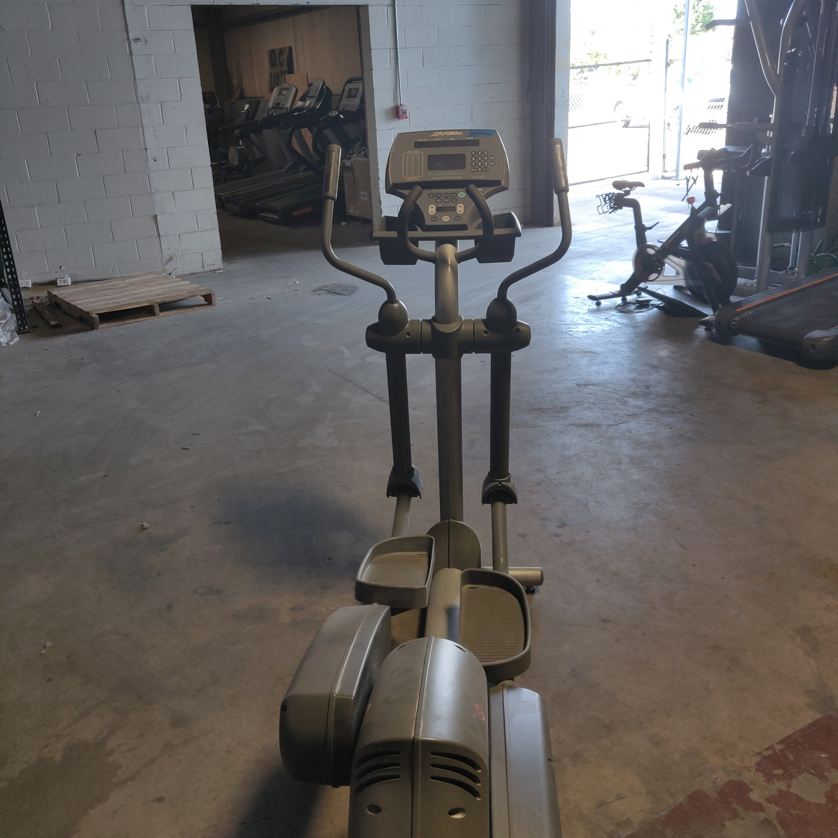 Life Fitness 91x Elliptical Cross-Trainer