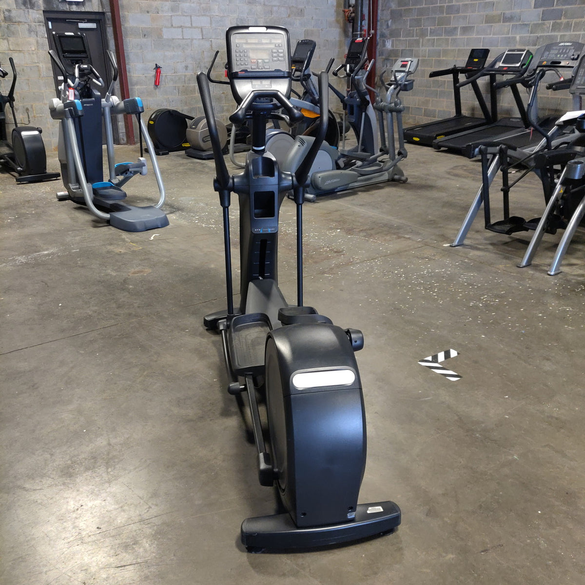 Precor EFX 835 Elliptical w/Converging Crossramp + p31 Console