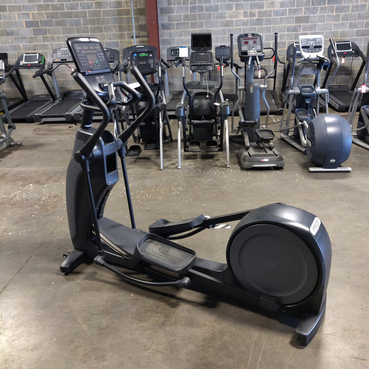 Precor EFX 835 Elliptical w/Converging Crossramp + p31 Console