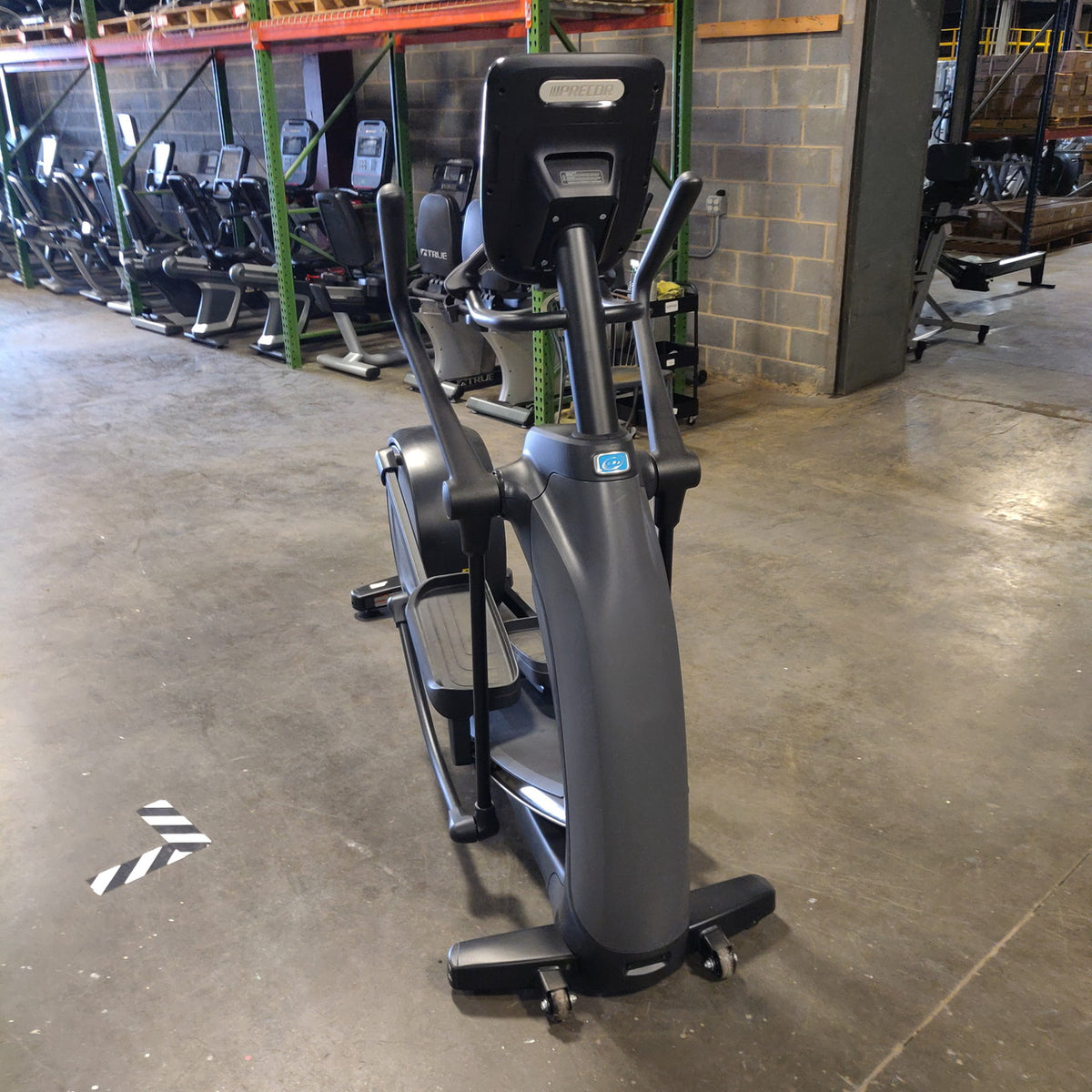 Precor EFX 835 Elliptical w/Converging Crossramp + p31 Console