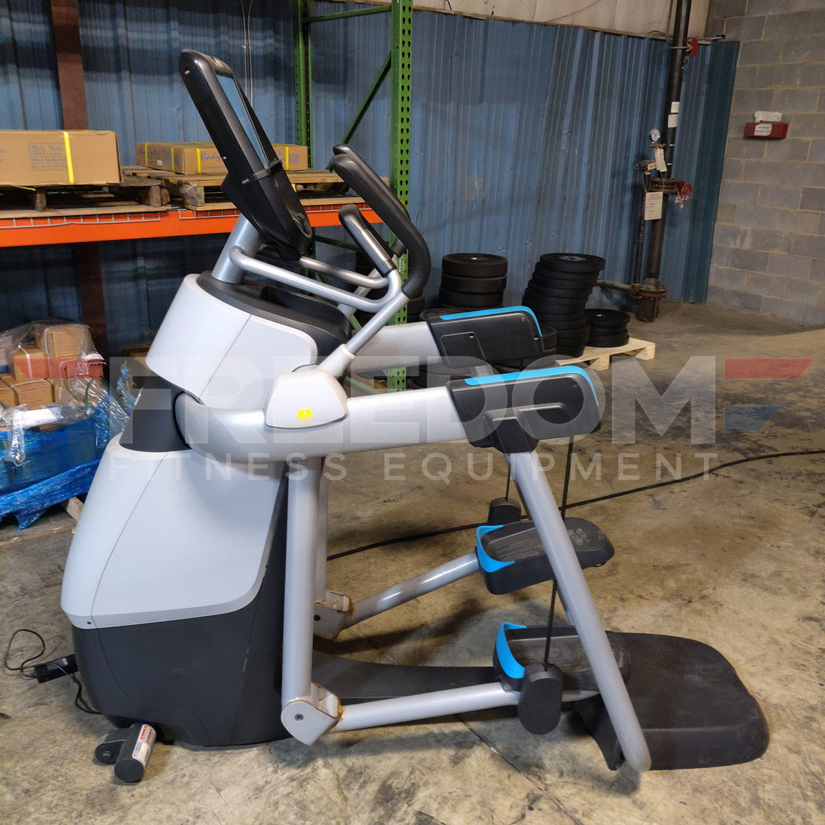 Precor AMT 885 with Open Stride w/P82 Console