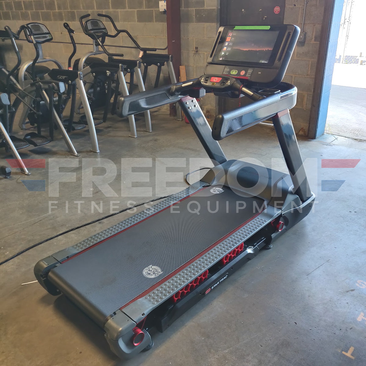 Star Trac FreeRunner™ 10TRx Treadmill
