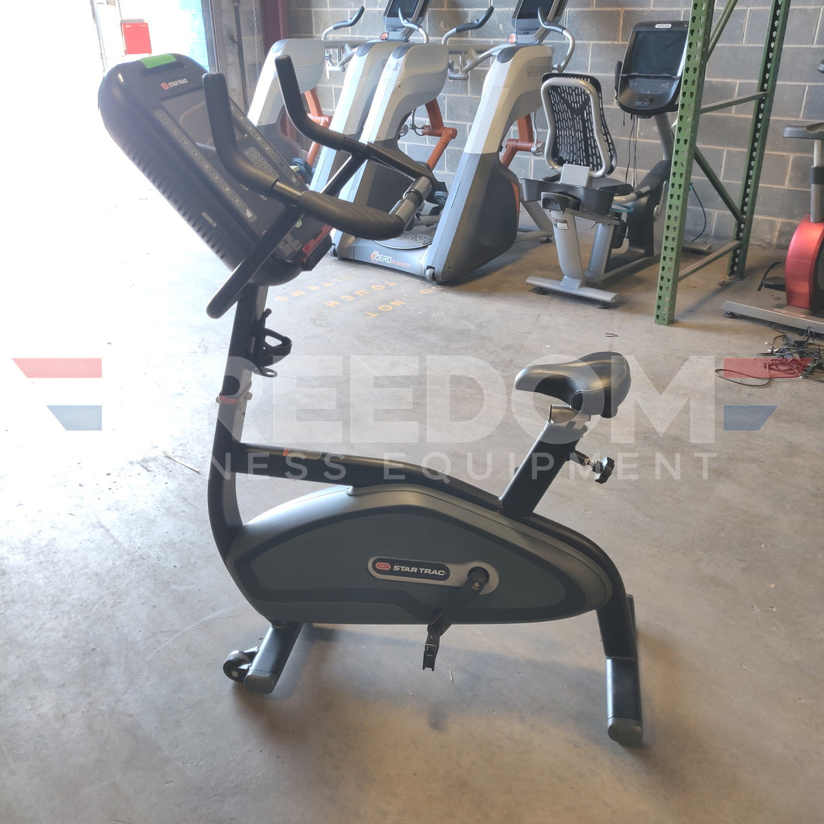 Star Trac 4UB Upright Bike