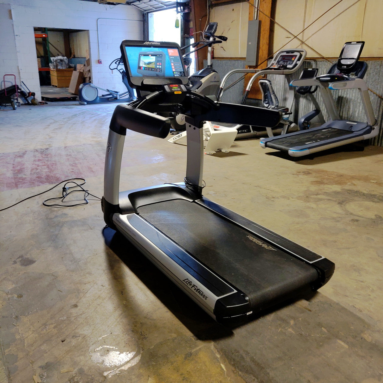 Life Fitness 95T Treadmill with Upgraded Discover Console BEING WORKED ON