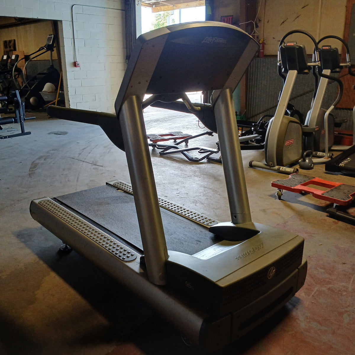 Life Fitness 95Ti Treadmill