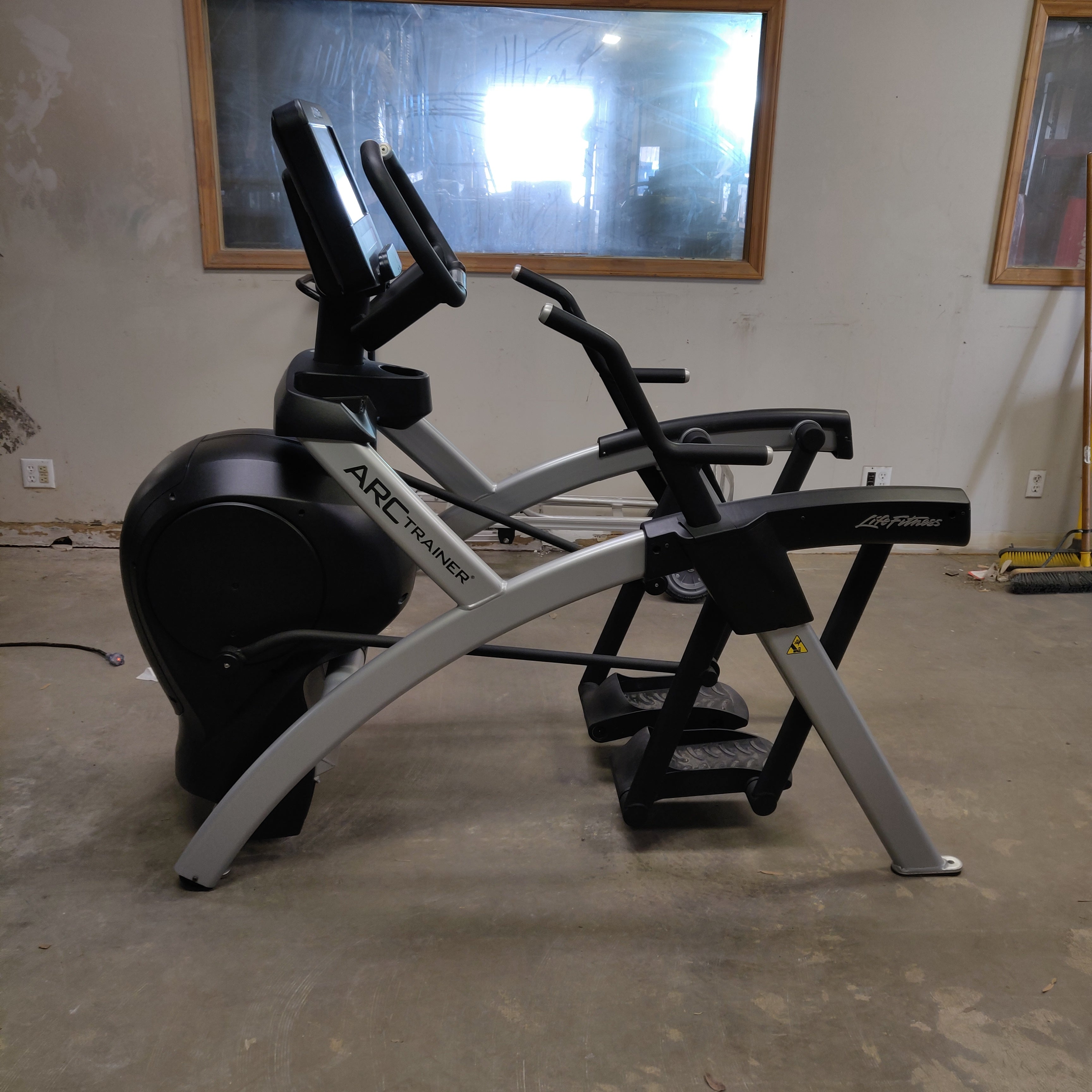 Life Fitness Arc Trainer LowerBody with Smartscreen
