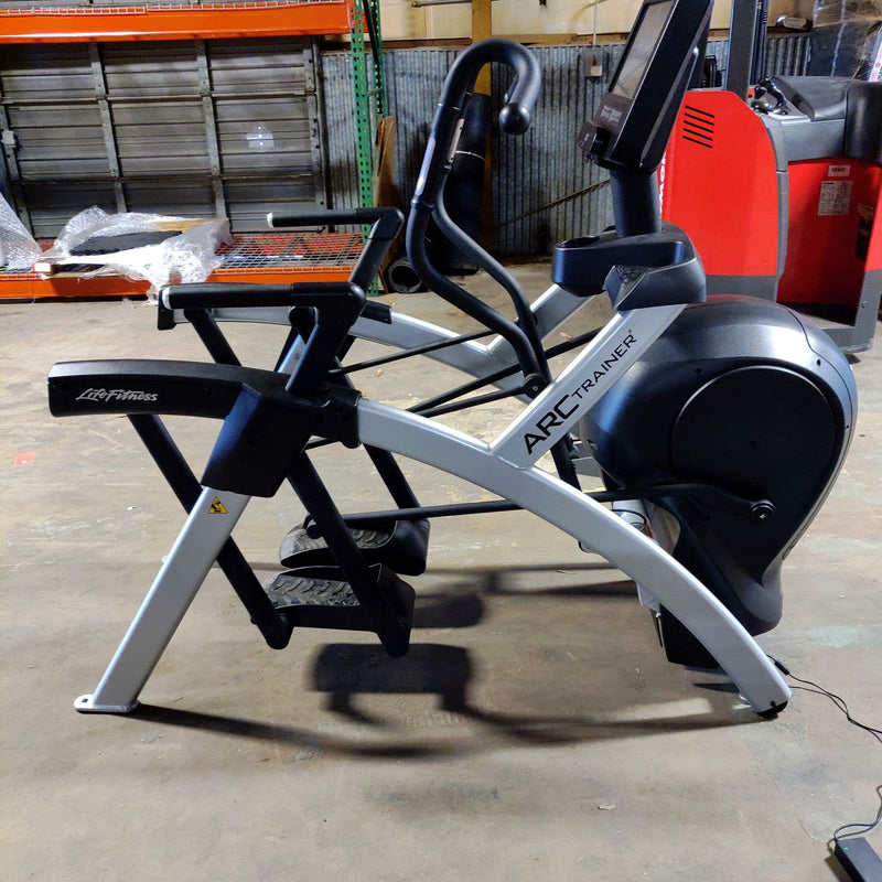 Life Fitness Arc Trainer Total Body with Smartscreen