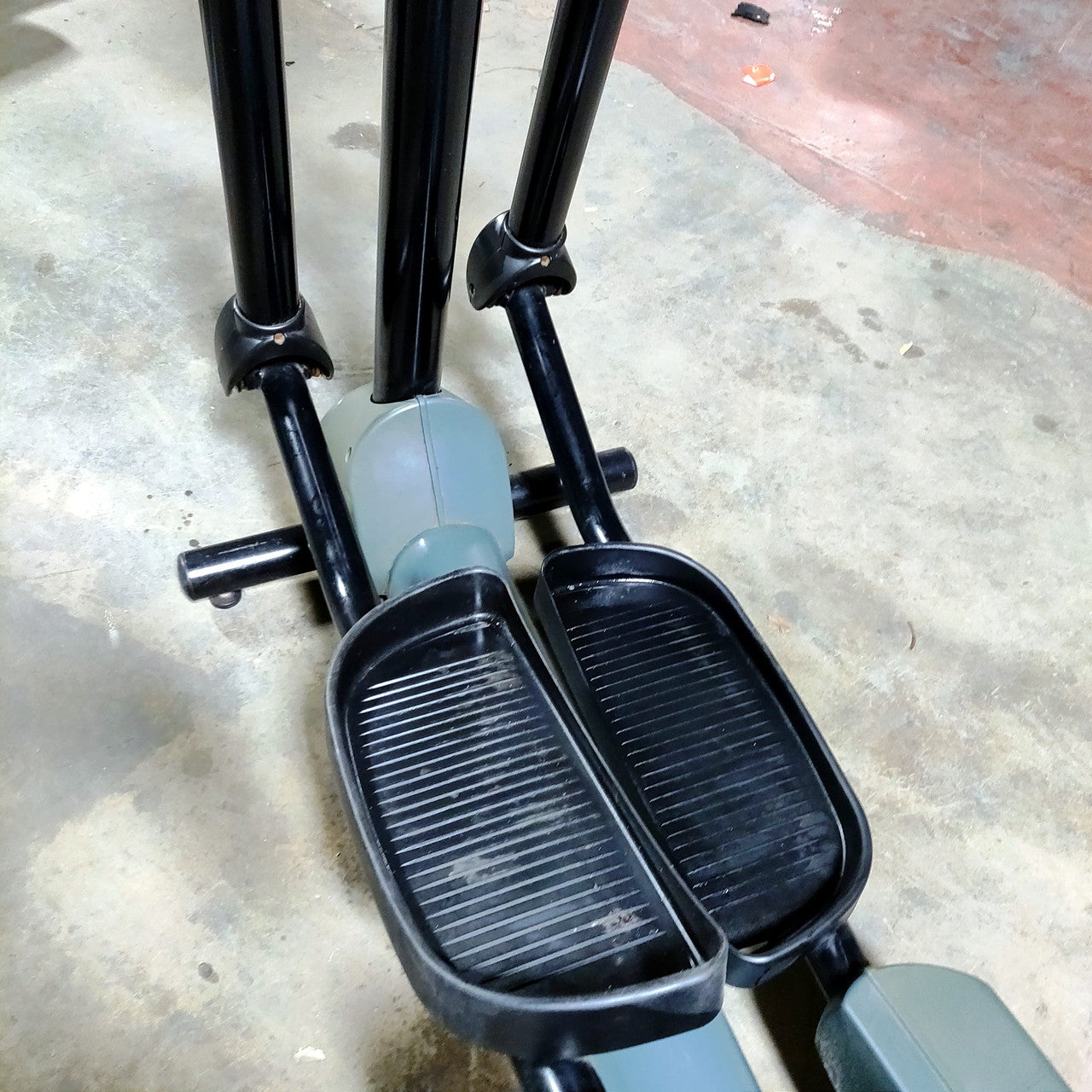 Life Fitness CT-9100 Elliptical Cross-Trainer