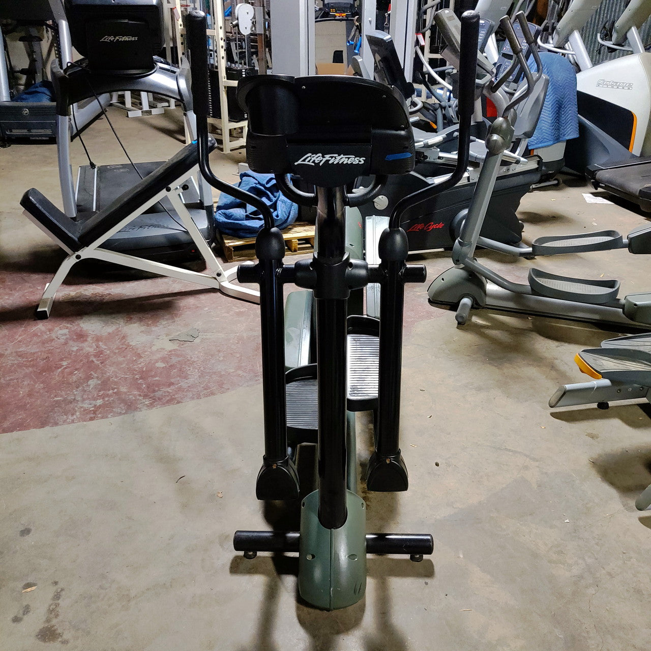 Life Fitness CT-9100 Elliptical Cross-Trainer