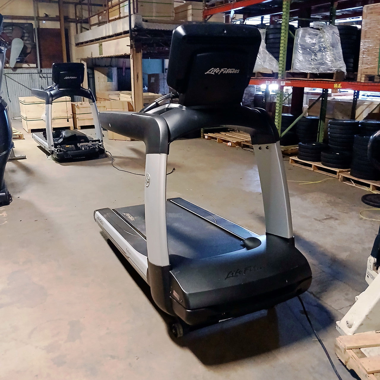 Life Fitness Discover SE 95T Elevation Treadmill