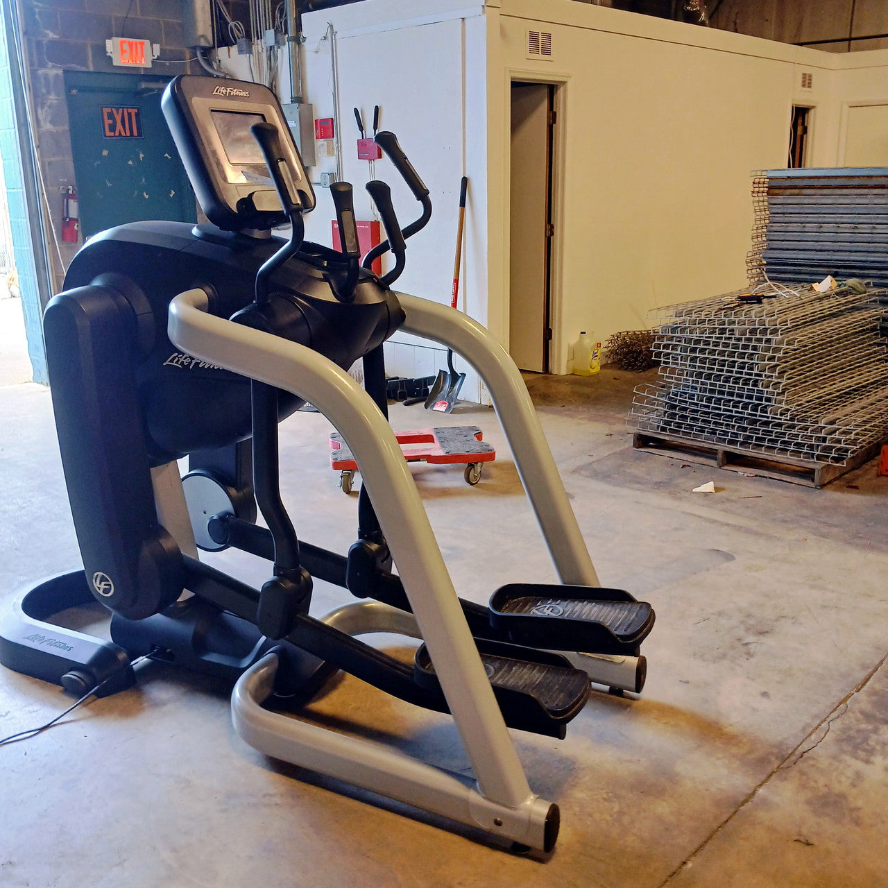 Life Fitness Elevation Series Flexstrider w/ Discover SI Console