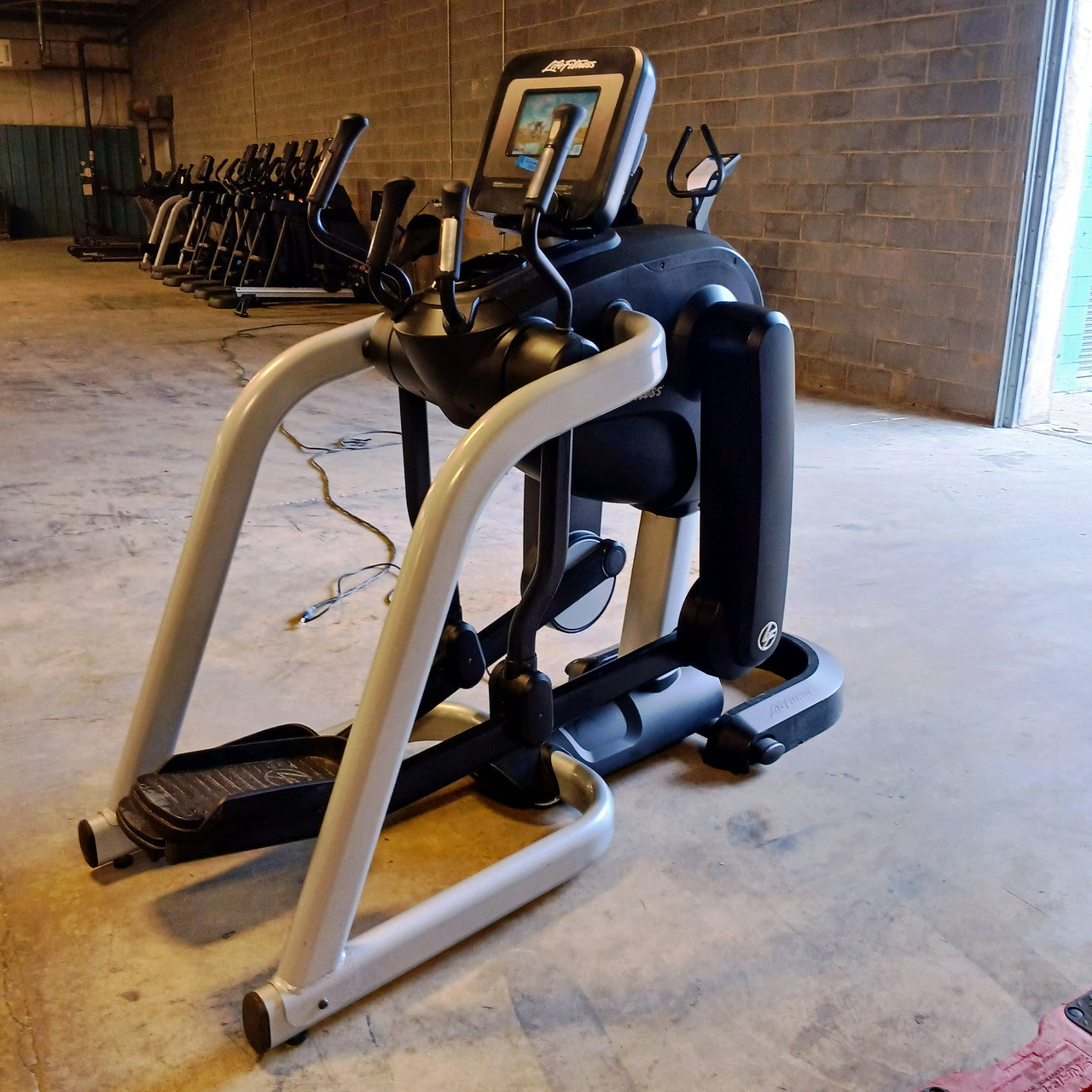 Life Fitness Elevation Series Flexstrider w/ Discover SI Console