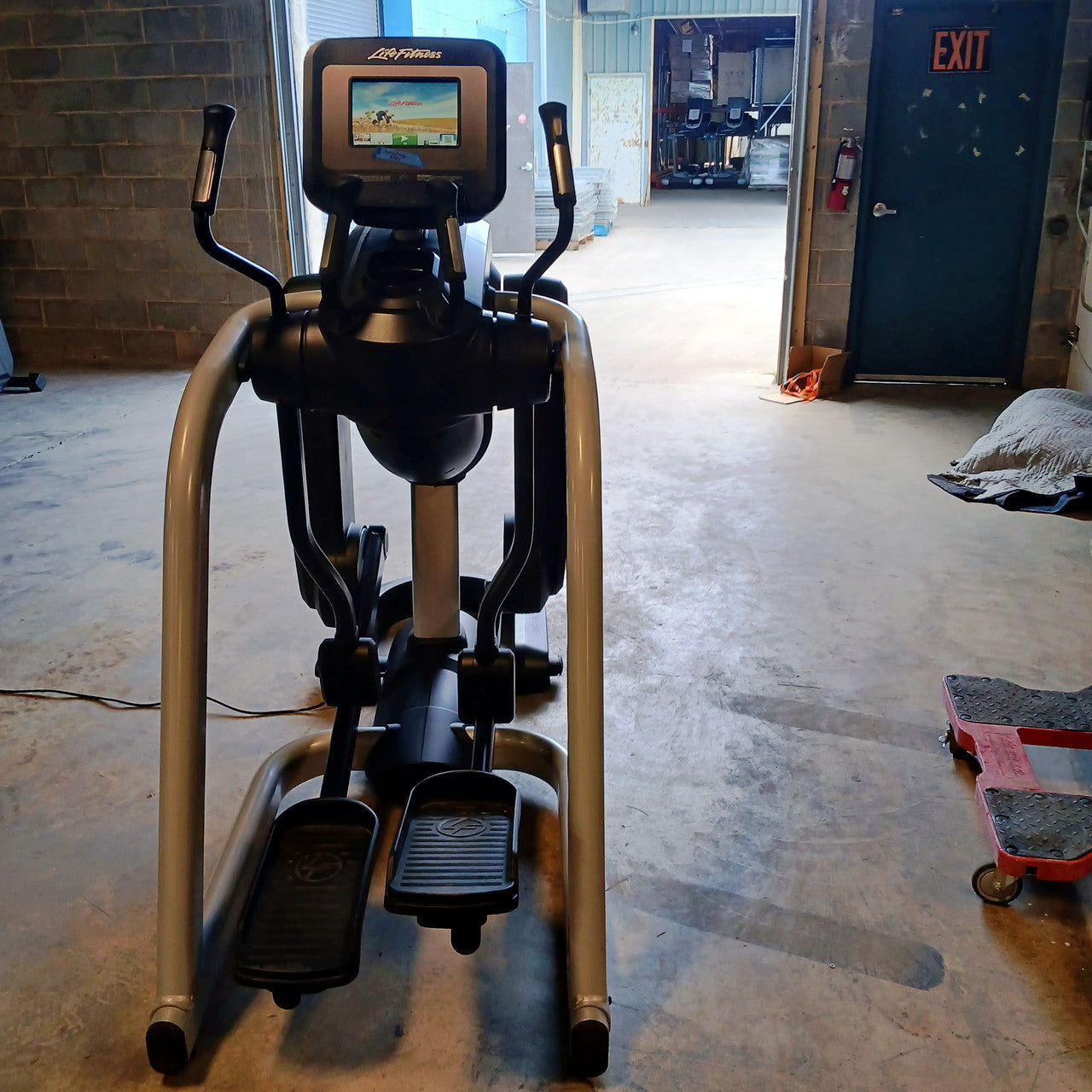 Life Fitness Elevation Series Flexstrider w/ Discover SI Console