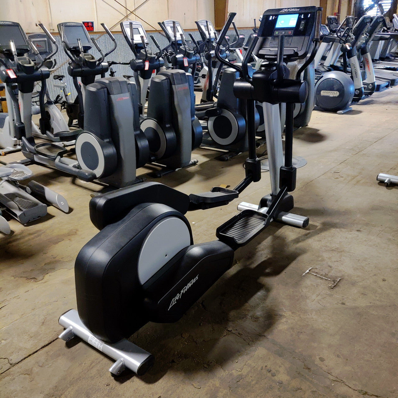 Life Fitness Elliptical Integrity with X Console 