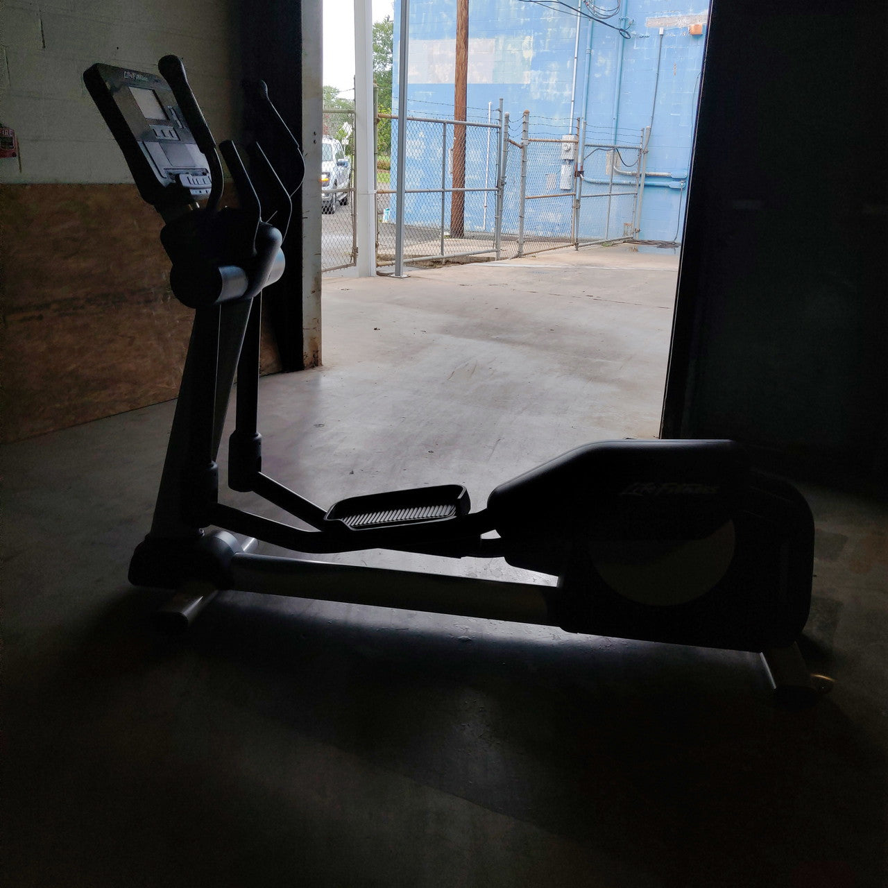 Life Fitness Integrity LNX Elliptical w/ X Console